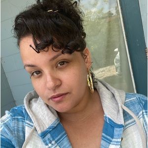 Meet your Posher, Damaris